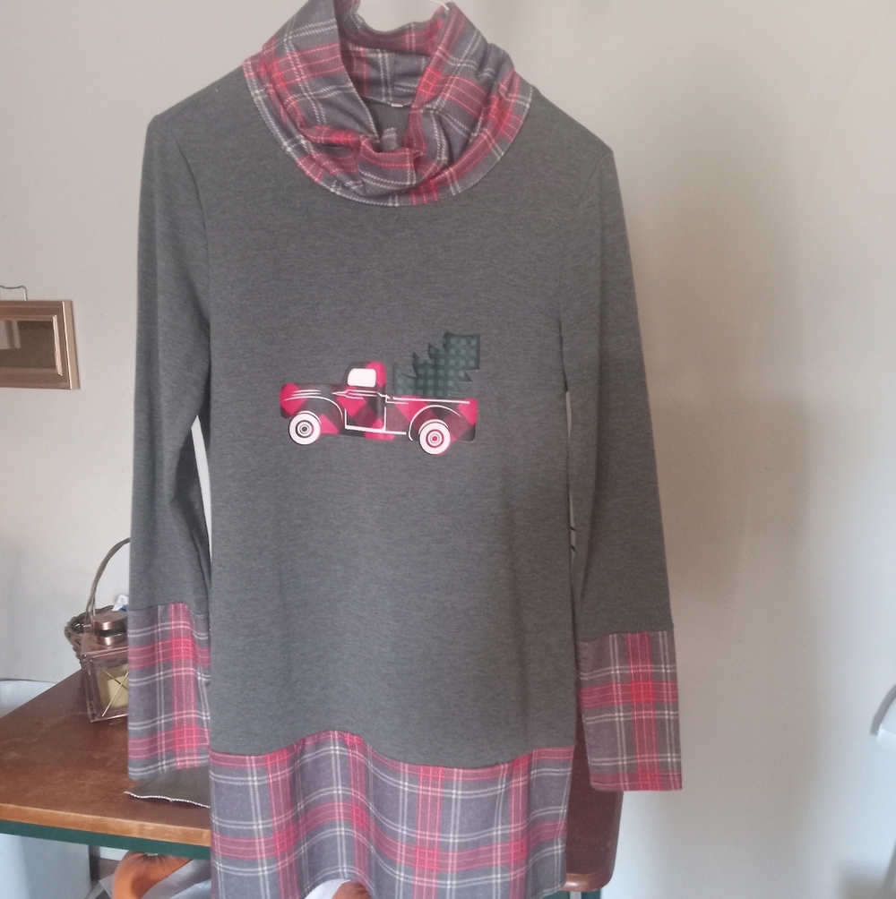 BEAUTIFUL Cowl Neck Holiday Tunic Top Size MEDIUM Excellent Condition